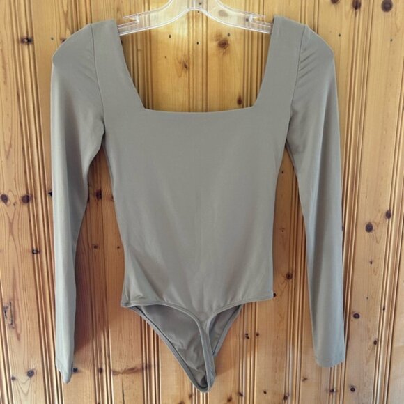 Babaton Contour Squareneck Longsleeve Bodysuit - Picture 6 of 7